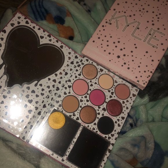 Kylie Cosmetics Other - 💕HOST PICK🤍 kylie birthday palette + extra shade